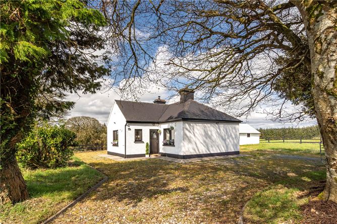 https://photos-a.propertyimages.ie/media/1/1/5/4996511/7b9d3830-3500-4e38-b6e1-8123866dccfb_l.jpg