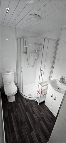 Private double room cabin, Finglas, Dublin 11