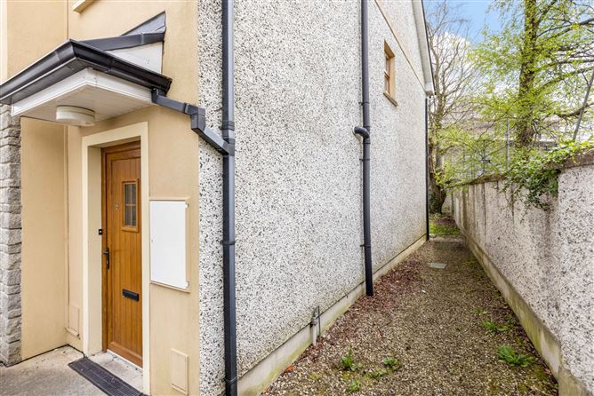 8 Convent Mews, Cock Hill, Cavan