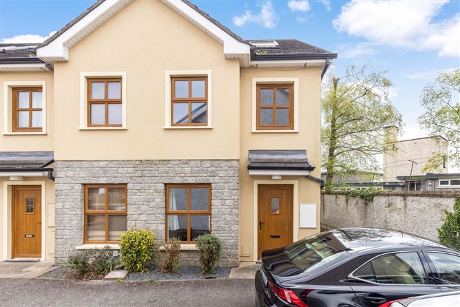 8 Convent Mews, Cock Hill, Cavan