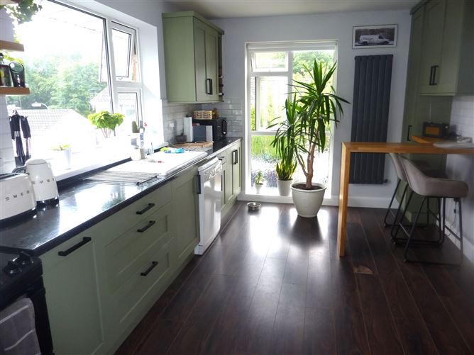 12 Pinewoods, Newport Road, Westport, Co. Mayo