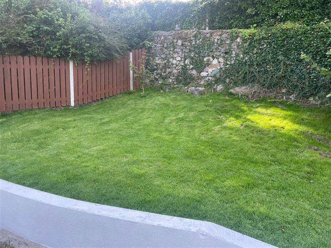 12 Pinewoods, Newport Road, Westport, Co. Mayo