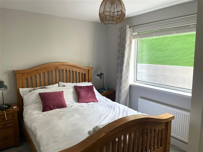 12 Pinewoods, Newport Road, Westport, Co. Mayo