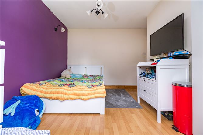 15 Collinstown, Clara, Co. Offaly