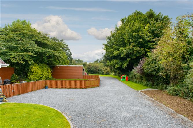 15 Collinstown, Clara, Co. Offaly