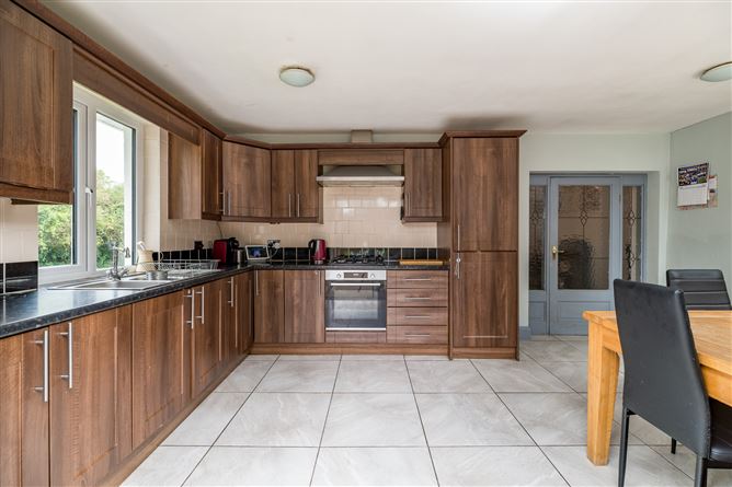 15 Collinstown, Clara, Co. Offaly