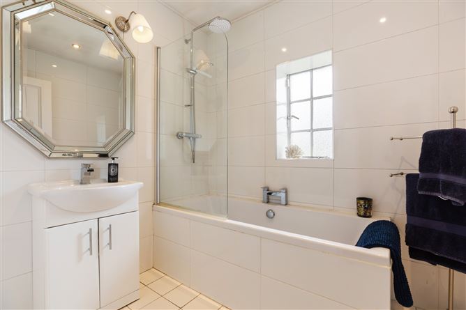 Kilmacud Cottage, Holywell, Kilmacud, Dublin 14
