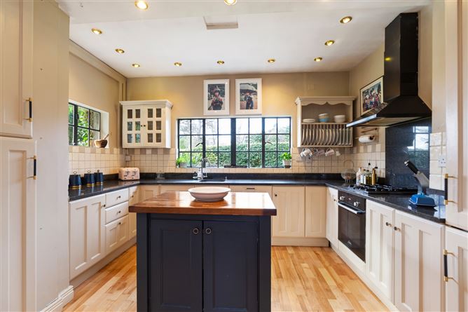 Kilmacud Cottage, Holywell, Kilmacud, Dublin 14