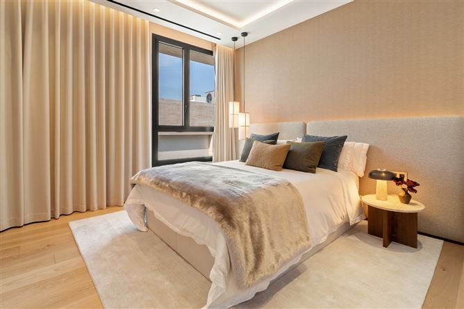 Spain, Marbella, Marbella Golden Mile - COSTA-01125P
