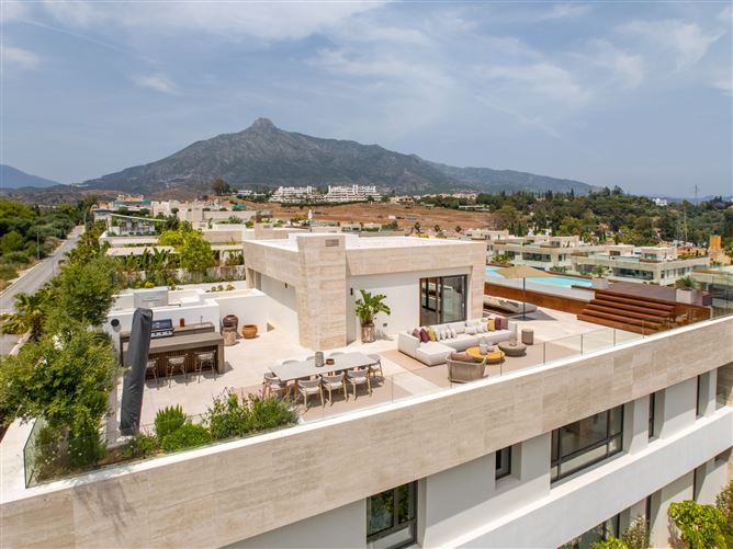 Spain, Marbella, Marbella Golden Mile - COSTA-01125P