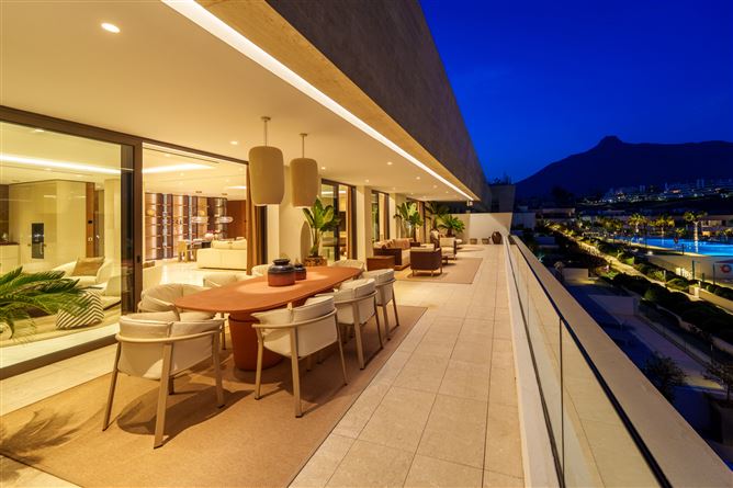 Spain, Marbella, Marbella Golden Mile - COSTA-01125P