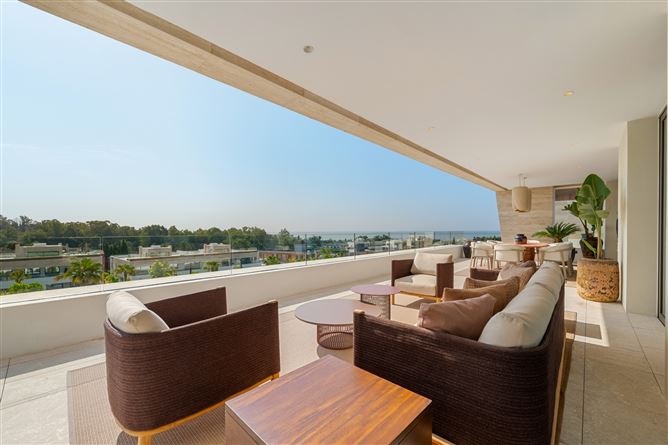 Spain, Marbella, Marbella Golden Mile - COSTA-01125P