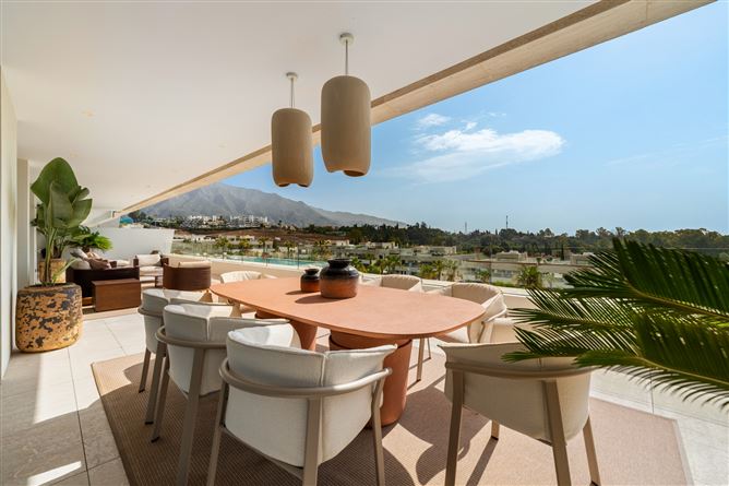 Spain, Marbella, Marbella Golden Mile - COSTA-01125P