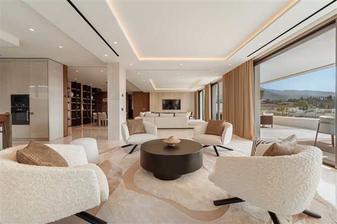 Spain, Marbella, Marbella Golden Mile - COSTA-01125P