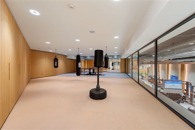 Spain, Marbella, Marbella Golden Mile - COSTA-01125P