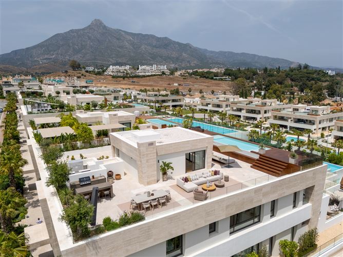 Spain, Marbella, Marbella Golden Mile - COSTA-01125P
