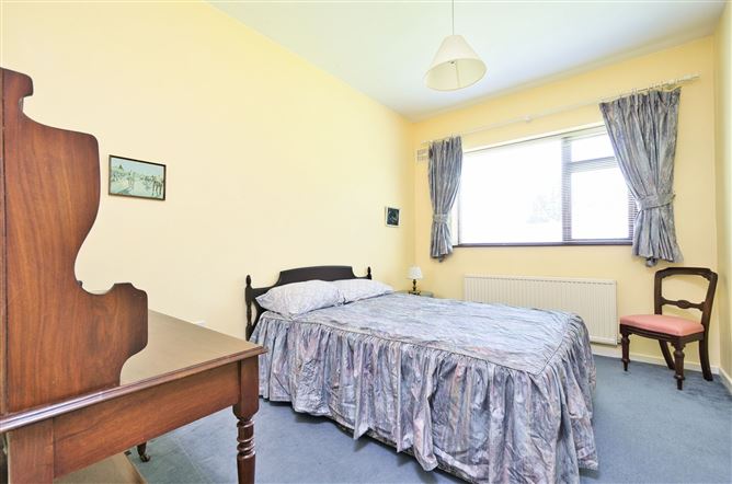 https://photos-a.propertyimages.ie/media/1/1/6/4943611/07350e87-b924-44c0-afa0-f1f03f693c17_l.jpg