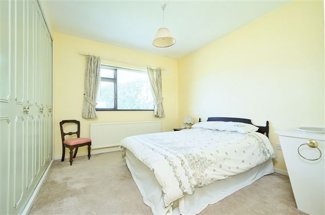 https://photos-a.propertyimages.ie/media/1/1/6/4943611/07350e87-b924-44c0-afa0-f1f03f693c17_l.jpg