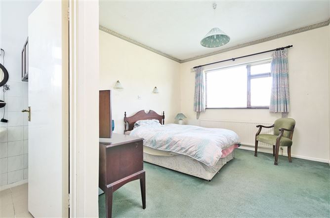 https://photos-a.propertyimages.ie/media/1/1/6/4943611/07350e87-b924-44c0-afa0-f1f03f693c17_l.jpg