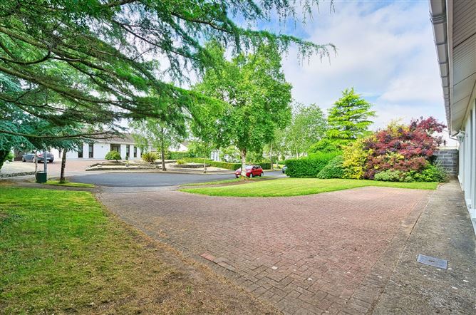 https://photos-a.propertyimages.ie/media/1/1/6/4943611/07350e87-b924-44c0-afa0-f1f03f693c17_l.jpg