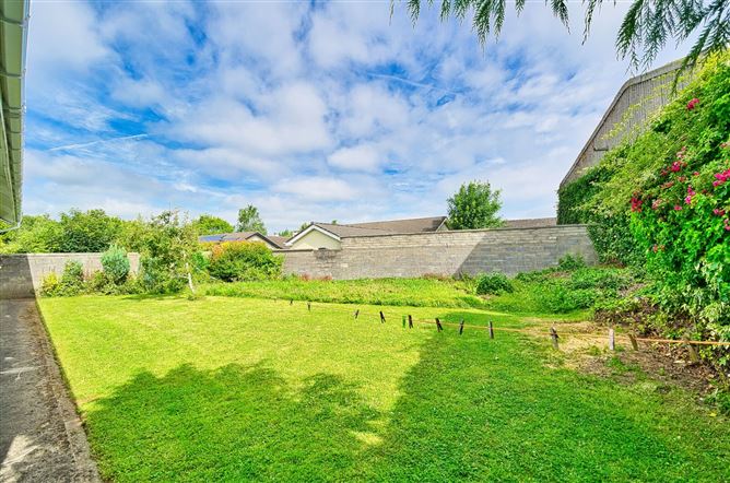 https://photos-a.propertyimages.ie/media/1/1/6/4943611/07350e87-b924-44c0-afa0-f1f03f693c17_l.jpg
