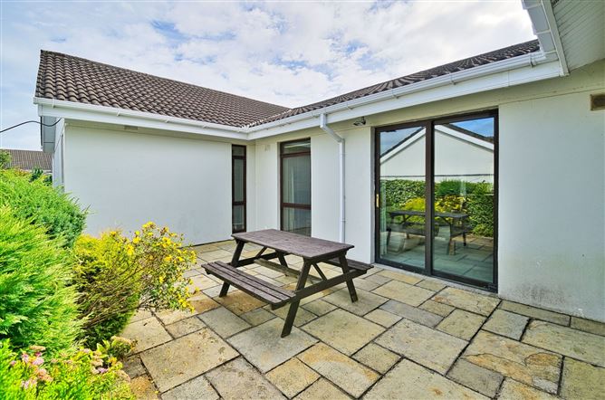 https://photos-a.propertyimages.ie/media/1/1/6/4943611/07350e87-b924-44c0-afa0-f1f03f693c17_l.jpg