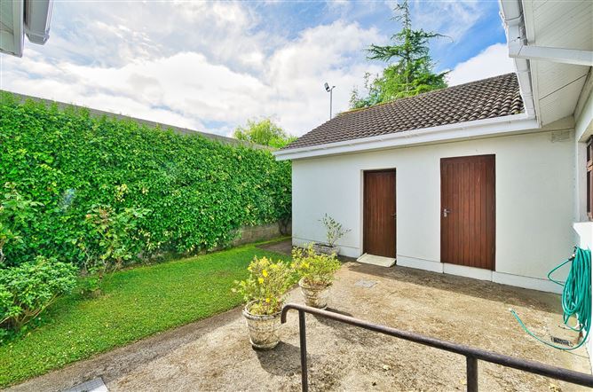https://photos-a.propertyimages.ie/media/1/1/6/4943611/07350e87-b924-44c0-afa0-f1f03f693c17_l.jpg