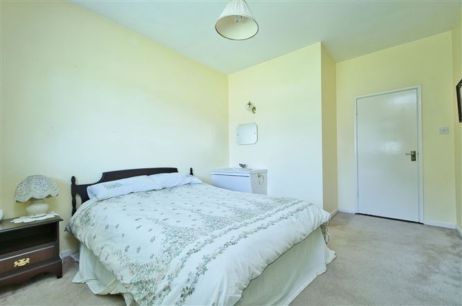 https://photos-a.propertyimages.ie/media/1/1/6/4943611/07350e87-b924-44c0-afa0-f1f03f693c17_l.jpg