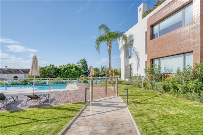 Spain, Marbella, Marbella Golden Mile - COSTA-00772P
