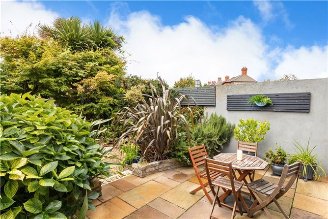 https://photos-a.propertyimages.ie/media/1/1/7/4956711/3be8d558-1bdc-440d-af9f-fd2814f3c6b6_l.jpg