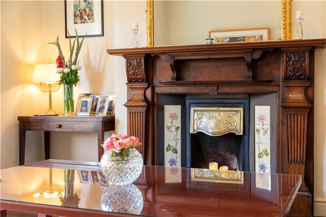 https://photos-a.propertyimages.ie/media/1/1/7/4956711/3be8d558-1bdc-440d-af9f-fd2814f3c6b6_l.jpg