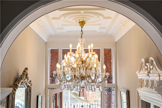 https://photos-a.propertyimages.ie/media/1/1/7/4956711/3be8d558-1bdc-440d-af9f-fd2814f3c6b6_l.jpg