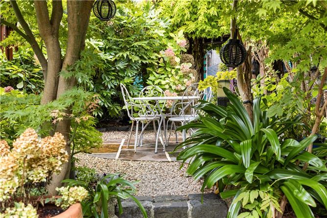 https://photos-a.propertyimages.ie/media/1/1/7/4956711/3be8d558-1bdc-440d-af9f-fd2814f3c6b6_l.jpg