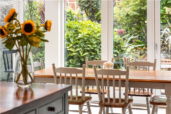 https://photos-a.propertyimages.ie/media/1/1/7/4956711/3be8d558-1bdc-440d-af9f-fd2814f3c6b6_l.jpg