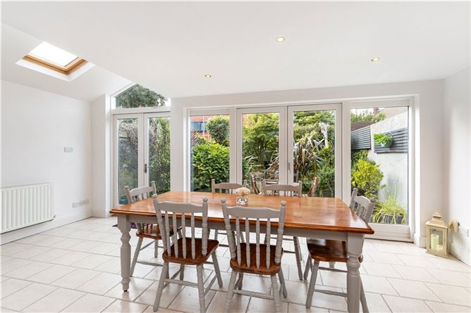 https://photos-a.propertyimages.ie/media/1/1/7/4956711/3be8d558-1bdc-440d-af9f-fd2814f3c6b6_l.jpg