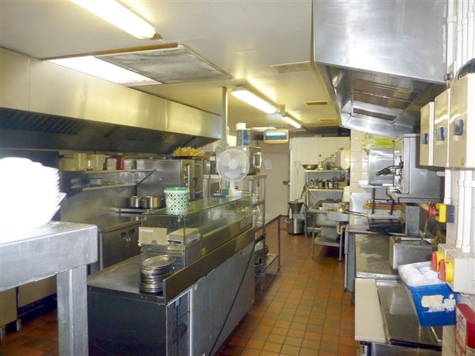 O'Malleys Bar & Restaurant, Bridge Street, Westport, Co. Mayo