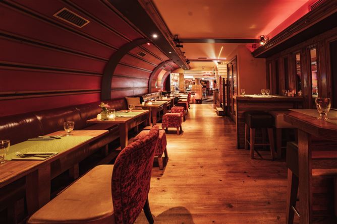 O'Malleys Bar & Restaurant, Bridge Street, Westport, Co. Mayo
