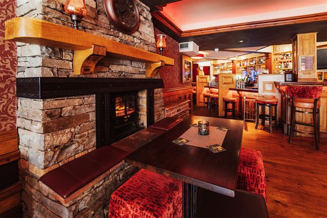 O'Malleys Bar & Restaurant, Bridge Street, Westport, Co. Mayo