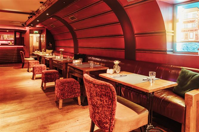 O'Malleys Bar & Restaurant, Bridge Street, Westport, Co. Mayo