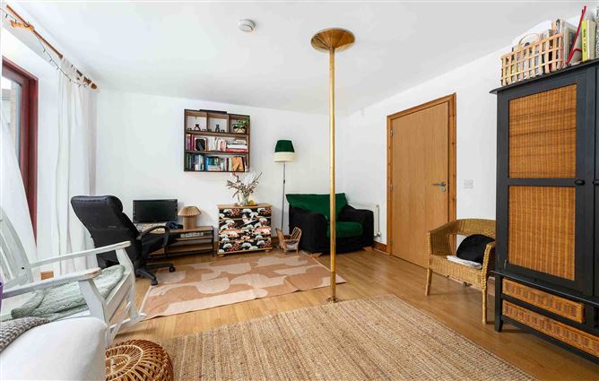 6 Castlegate Copse, Adamstown, Co. Dublin