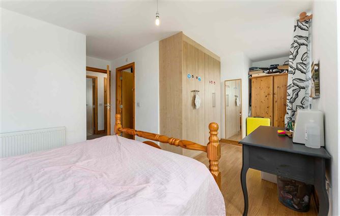 6 Castlegate Copse, Adamstown, Co. Dublin