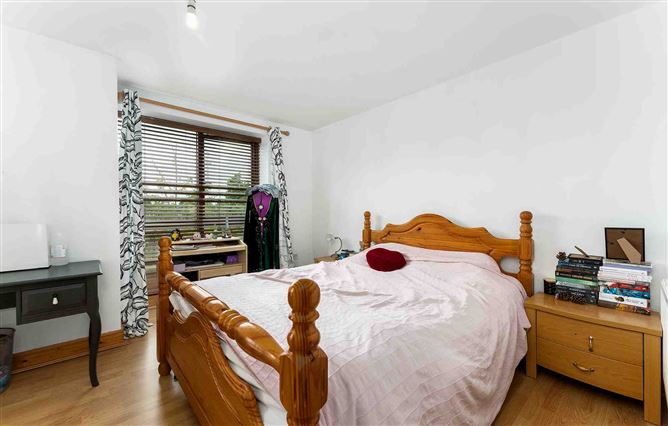 6 Castlegate Copse, Adamstown, Co. Dublin