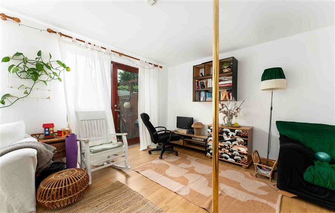 6 Castlegate Copse, Adamstown, Co. Dublin