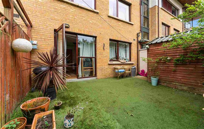 6 Castlegate Copse, Adamstown, Co. Dublin