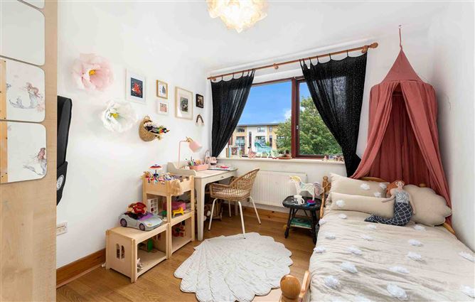 6 Castlegate Copse, Adamstown, Co. Dublin