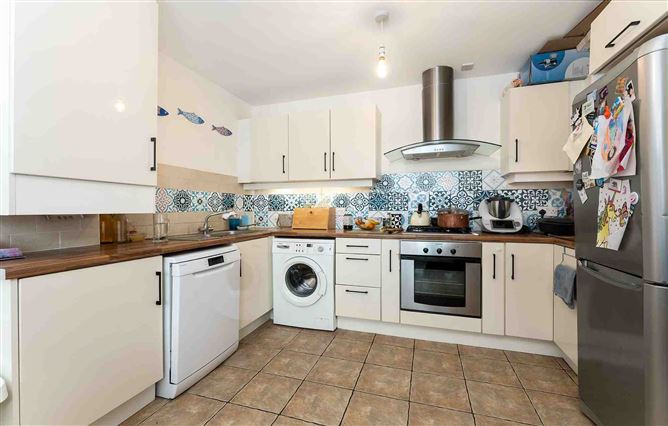 6 Castlegate Copse, Adamstown, Co. Dublin