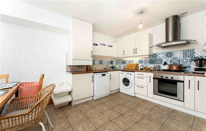 6 Castlegate Copse, Adamstown, Co. Dublin