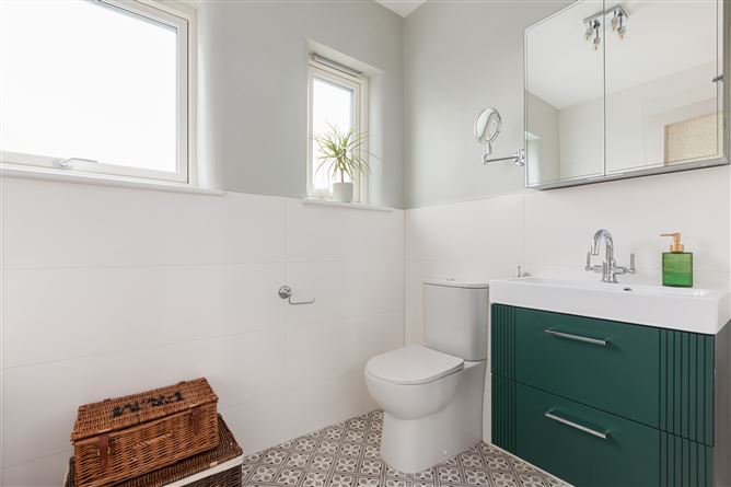 64 St Alban's Park, Sandymount, Dublin 4