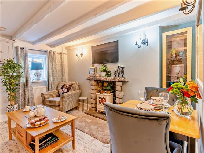 Cottage in South Wales, Vacation Rental in Bridgend, Wales, Bridgend