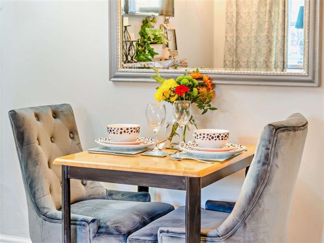 Cottage in South Wales, Vacation Rental in Bridgend, Wales, Bridgend